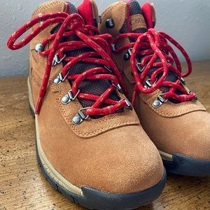 Brand New Women’s Colombia Hiking Boots